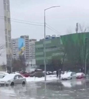 Машини в Києві &quot;попливли&quot;: відео масштабної повені