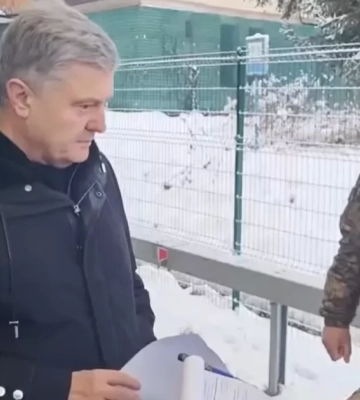 Порошенка не випустили з країни: названо причину