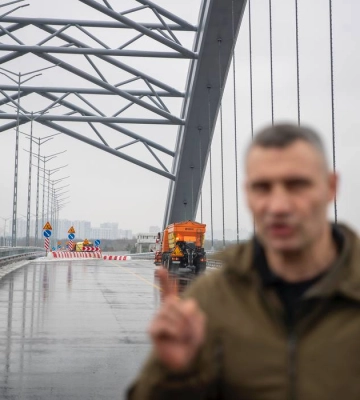 Будували 30 років: у Києві відкрили Подільсько-Воскресенський міст
