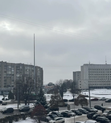 Чому на Київському майдані у Луцьку прибрали найбільший прапор 