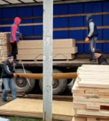 Мешканці селища Комишани Херсонської громади отримали партію будівельних наборів