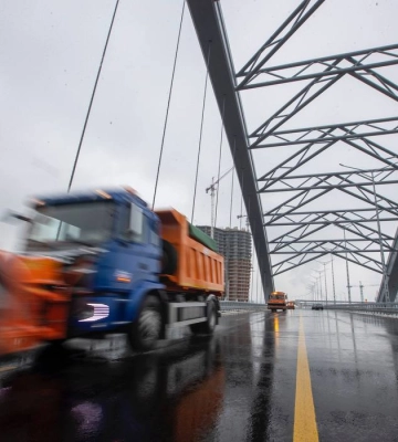 У Києві відкрили рух недобудованим Подільським мостом (ФОТО)