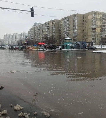 В Киеве локализовали повреждение водопровода из-за падения строительного крана
