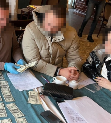 Оформляв комерційні вантажі як гуманітарку. Затримали львівського митника