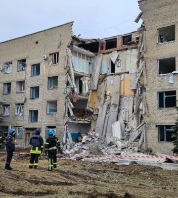 Армія РФ вдарила по лікарні в Селидовому: шість постраждалих, під завалами можуть бути люди