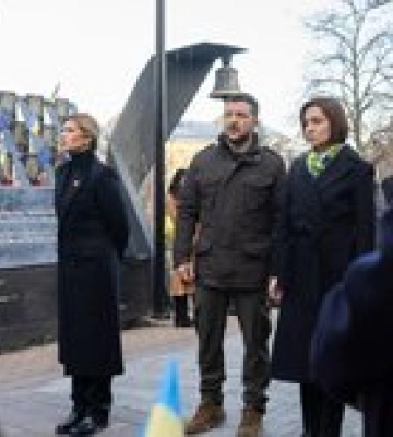 В Киев приехала Майя Санду, вместе с Зеленскими почтила память погибших на Майдане – фото