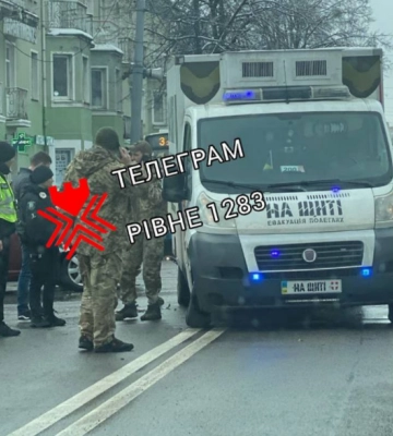 У центрі Рівного - ДТП за участю авто &quot;На щиті&quot;