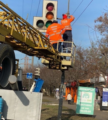 В Одесі відновлюють роботу світлофорів, що вийшли з ладу через негоду
