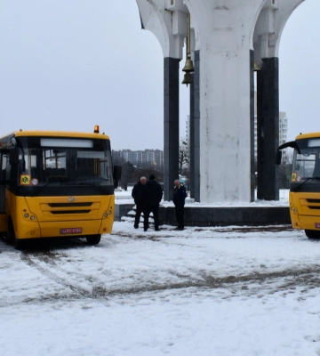 Три громади Волині отримали шкільні автобуси