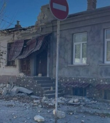 Військові РФ обстрілюють Херсон - вибухи у центрі міста