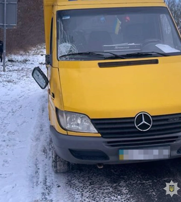На Хмельниччині мікроавтобус збив людину на смерть, поліція розпочала провадження