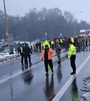 Блокування руху вантажівок з боку Словаччини розпочалося на КПП “Вишнє Нємецке”