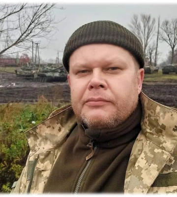 Залужний нагородив жіночого лікаря з Рівненщини, який нині рятує поранених військовиків з поля бою