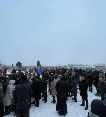 Сотні земляків прийшли попрощатися: на Волині поховали військового Павла Ткачука