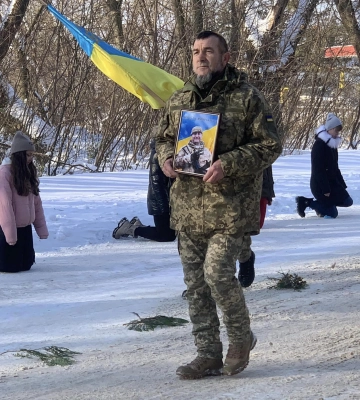 На Рівненщині у чагарники занесло авто водія, котрий повертався додому (ФОТО)
