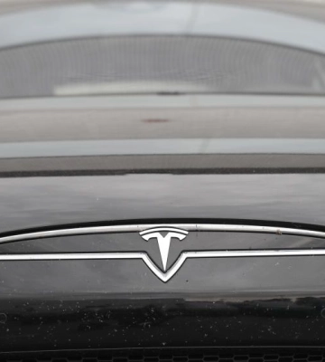 У Луцьку на Гордіюк Tesla збила пішохода поза переходом: водій відбувся умовним