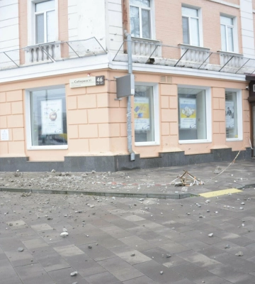 У Полтаві з фасаду будинку обвалилася цегла
