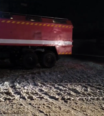 На Сумщині рятувальники допомагали громадянам, авто яких потрапили у снігові замети (відео)