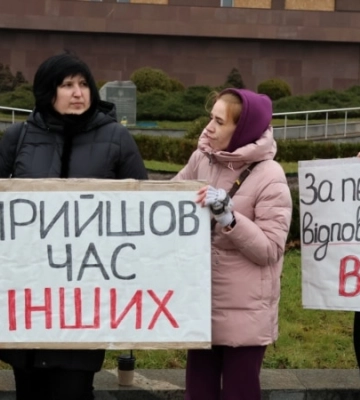 У Запоріжжі жінки вийшли на акцію на підтримку демобілізації