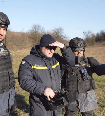 Полтавські рятувальники опановують азербайджанську розмінувальну машину (відео)