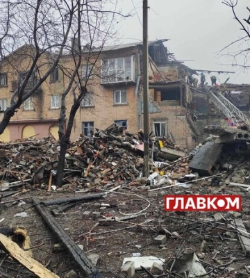На Донеччині під завалами третю добу шукають родину, у квартирі якої розірвалася ракета 