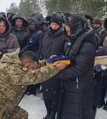 Навічно з небесною вартою: на Волині попрощалися із Героєм Олександром Хомичем