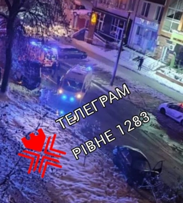 У Рівному після ДТП перекинулося авто (ВІДЕО)