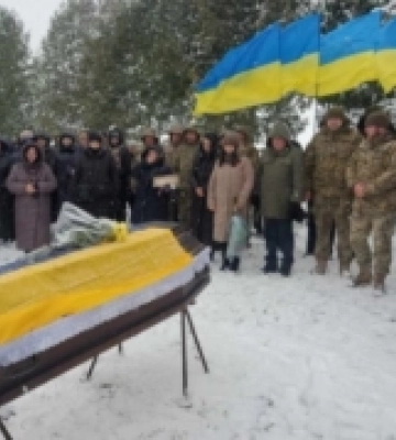 Навічно з небесною вартою: на Волині попрощалися із Героєм Олександром Хомичем