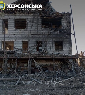 Оккупанты выпустили почти 400 снарядов по Херсонской области: есть разрушения и раненый