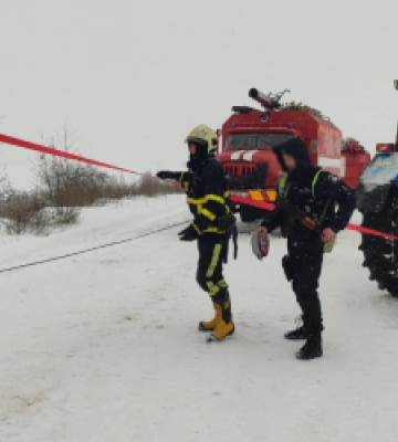 Рятувальники продовжують ліквідовувати наслідки негоди на Львівщині (ФОТО)