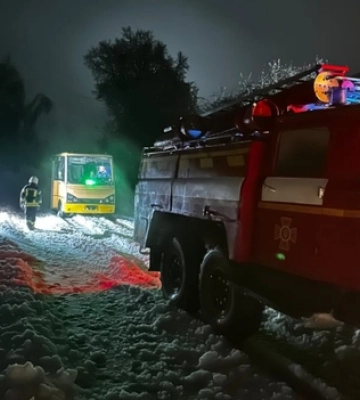 На Волині із заметів звільнили автобус із 29 пасажирами та вантажівку