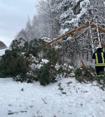 На Волині із заметів звільнили автобус із 29 пасажирами та вантажівку