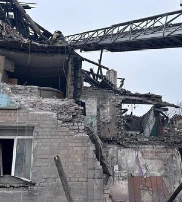 У Новгродківці на Донеччині рятувальники завершили розбір завалів будинку, родину з дитиною не знайшли