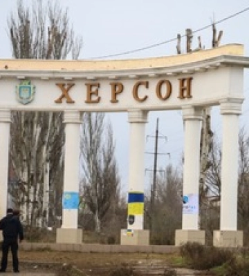 Окупанти обстріляли центр Херсона: є вбиті і поранені
