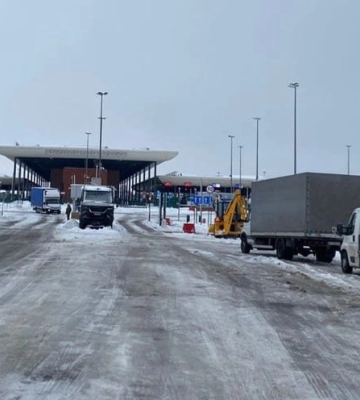 Через кордон з Польщею на Львівщині частково почнуть пропускати порожні вантажівки