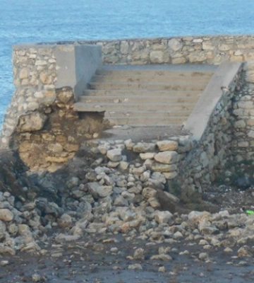 Окупанти відновили загородження від морських дронів у Севастополі