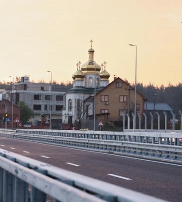 В Ірпені відкрили новий міст замість підірваного на початку війни. Старий стане меморіалом