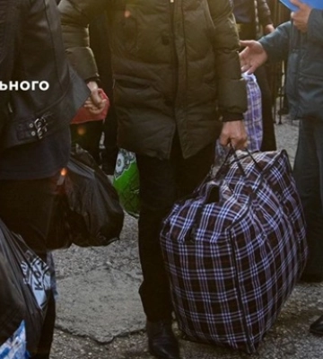 Окупанти продовжують переселяти жителів з ТОТ: РФ депортувала ще 100 українців Окупанти продовжують переселяти жителів з ТОТ: РФ депортувала ще 100 українців