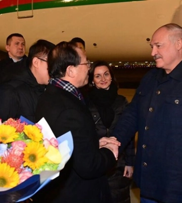 Лукашенко прилетів у Китай налагоджувати співробітництво Лукашенко прилетів у Китай налагоджувати співробітництво
