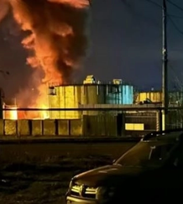 Окупанти заявили про атаку БПЛА на нафтобазу у Луганську: сталася пожежа