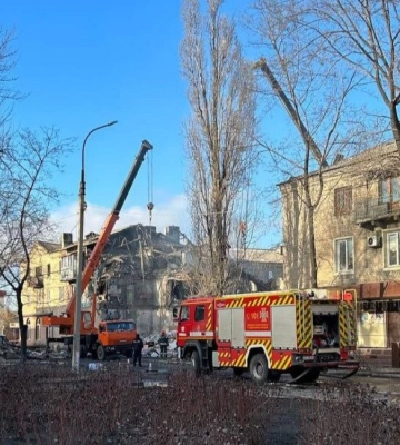 Удар по дому в Новогродовке: Из-под завалов достали тело девочки