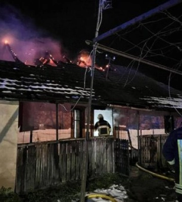 На Берегівщині глибоко вночі  горів житловий будинок