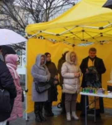 В Ужгороді до Всесвітнього дня боротьби зі СНІДом провели безкоштовне тестування на ВІЛ