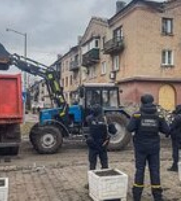 В Новогродовке через 4 дня после российского удара обнаружили тело ребенка. Его родителей еще ищут