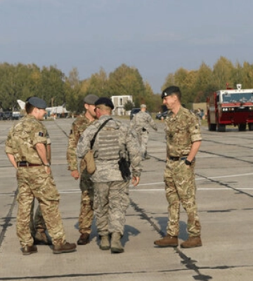 В Украине десятки оперативных аэродромов, но почему-то Староконстантинов больше всего интересует россиян, - Игнат