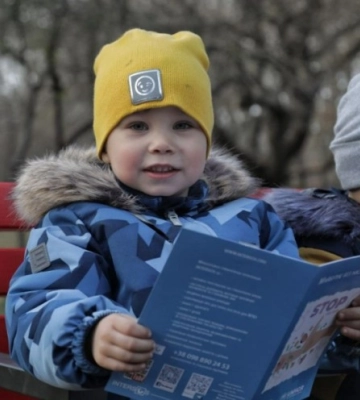 В Одесі з’явились «Червоні лавки», які інформуватимуть містян як протидіяти домашньому насильству