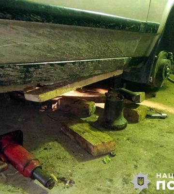 На Полтавщині чоловіка на смерть придавила автівка