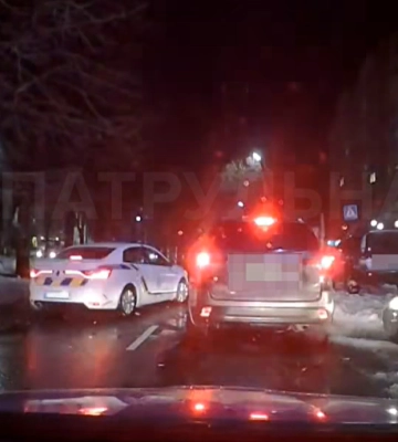 Порушника в Черкасах зупиняли два екіпажі патрульних