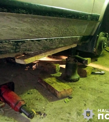 На Полтавщині чоловіка на смерть придавила автівка