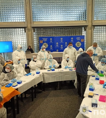 Волинські криміналісти отримали лабораторію для проведення експрес-аналізу ДНК